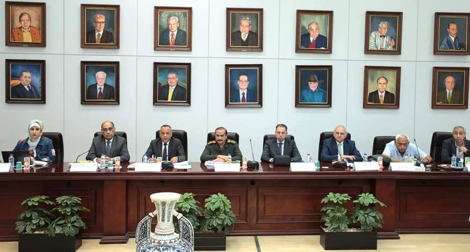 بالصور: وزير السياحة والآثار يترأس أول اجتماع لمجلس إدارة المجلس الأعلى للآثار بعد توليه مهام منصبه وزيراً للسياحة والآثار