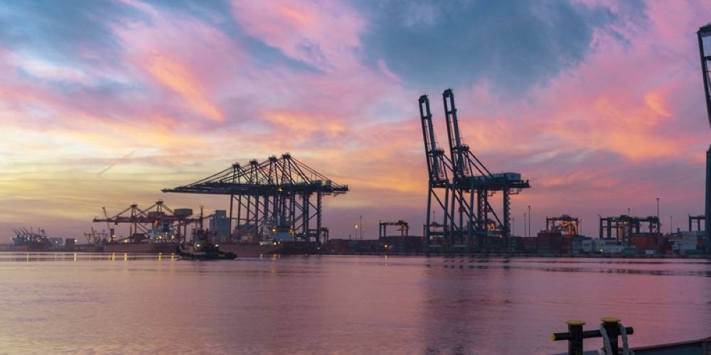 سلطنة عُمان تبدأ بـ استخدام الوقود الحيوي في القاطرات البحرية بميناء صحار