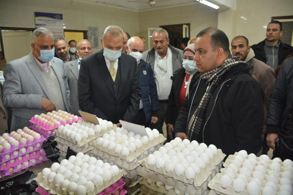 محافظ القليوبية يواصل افتتاح معارض أهلا رمضان بمدينة كفر شكر ويتفقد بدء المرحلة الثانية لتطوير شارع فريد ندا بمدينة بنها