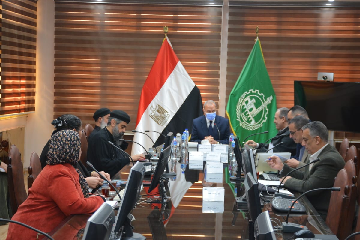 محافظ القليوبية يعقد اجتماعاً لمناقشة اشتراطات الحماية المدنية لتأمين الكنائس والمباني الخدمية التابعةلها