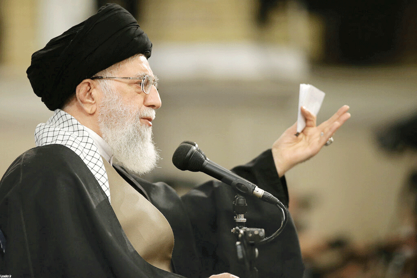 خامنئي يحث العراق على سرعة إخراج القوات الأمريكية