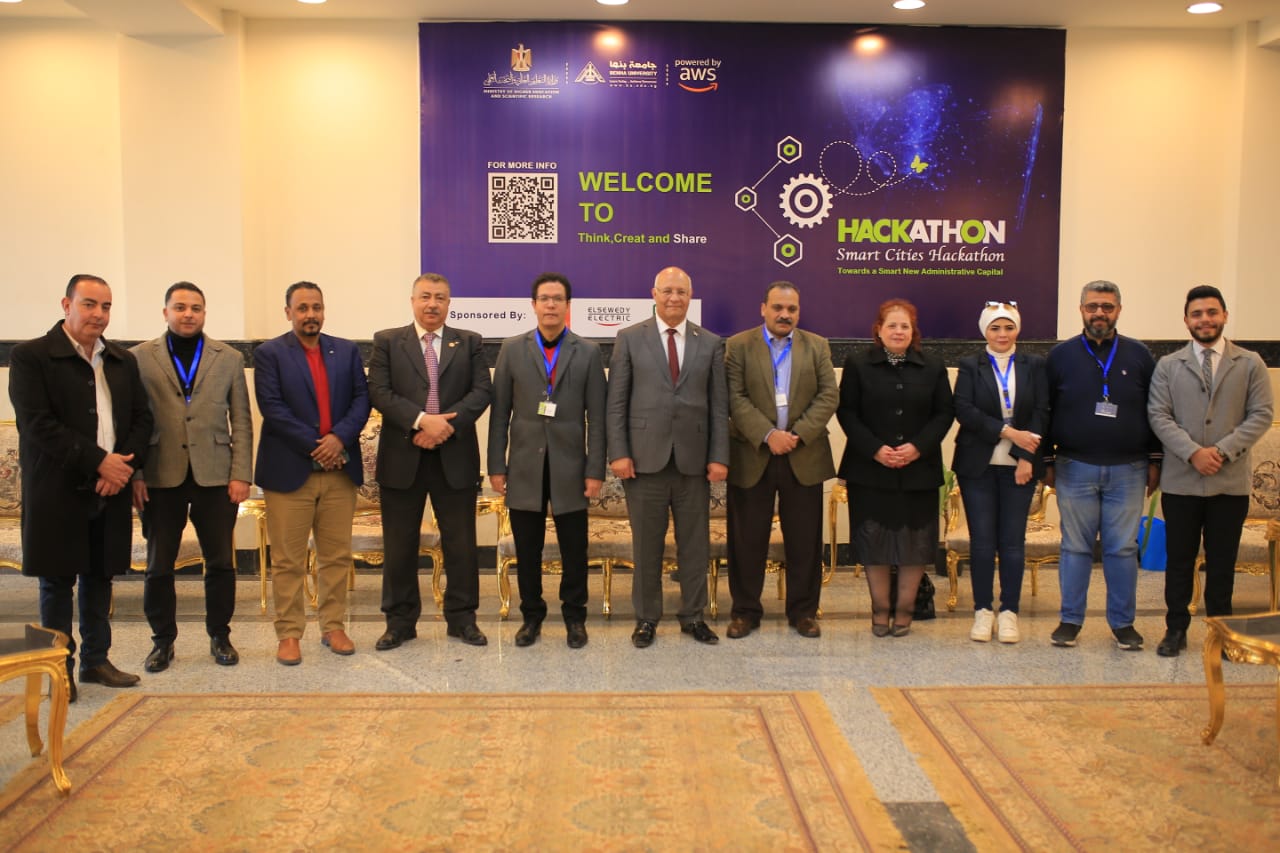 رئيس جامعة بنها يتابع فعاليات اليوم الأول من "هاكاثون المدن الذكية".. ويوجه نصائحه إلى الطلاب
