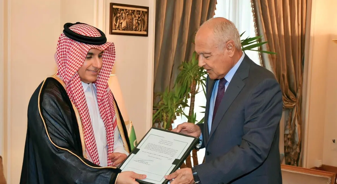 مندوب المملكة الدائم لدى الجامعة العربية يقدم أوراق اعتماده للأمين العام