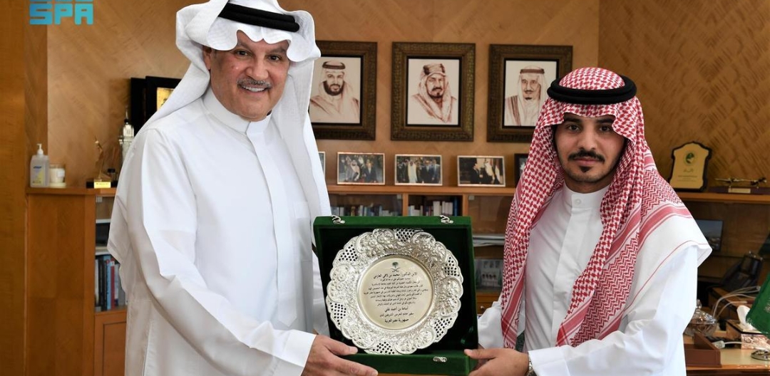 سفير المملكة بالقاهرة يكرم باحثا سعوديا لحصوله على الدكتوراه في الكيمياء العضوية 