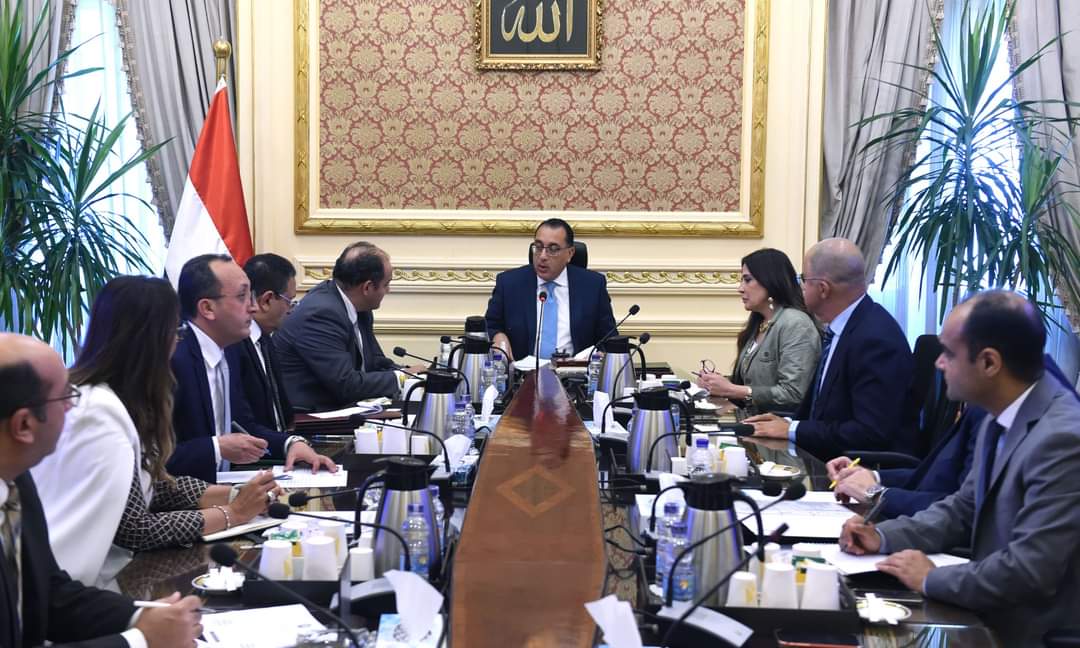 رئيس الوزراء يلتقي رئيس اتحاد الصناعات ومسئول الصناعات الهندسية بالاتحاد  "السويدي"و يُشيد باعتماد الدولة على الصناعة الوطنية في إطار المبادرة الرئاسية "حياة كريمة"