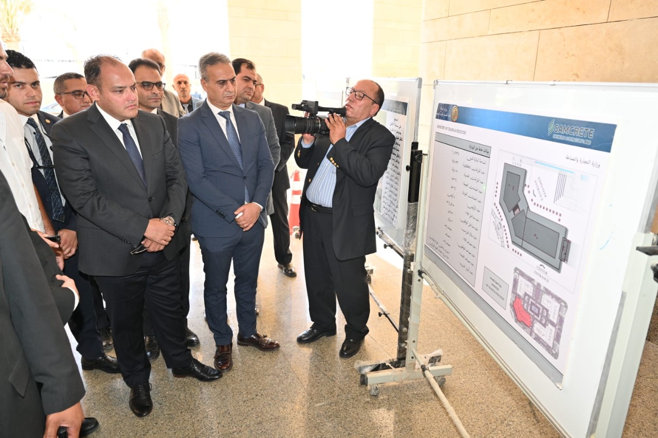 وزير التجارة والصناعة يبحث مع قيادات الوزارة ترتيبات انتقال العاملين للمقر الجديد بالعاصمة الإدارية 