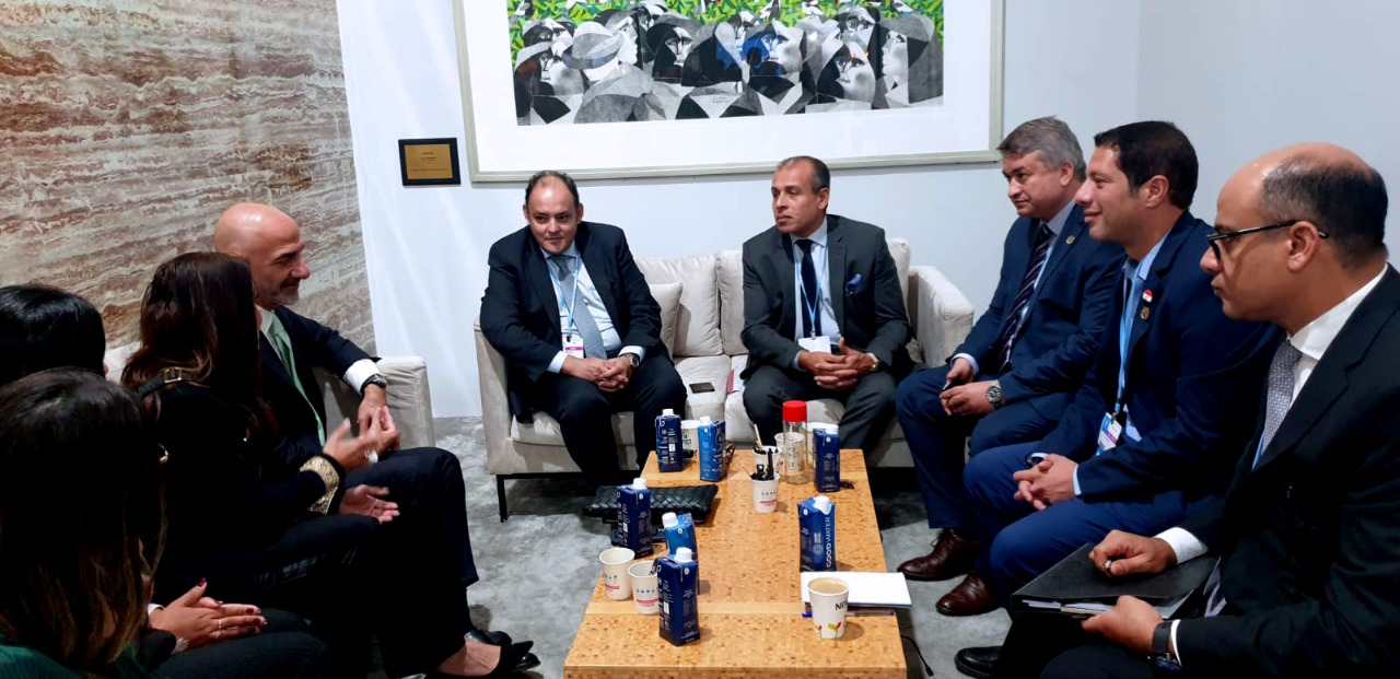 وزير التجارة والصناعة يبحث مع وفد شركة تتراباك خطط الشركة المستقبلية لزيادة استثمارتها في السوق المصري فى مجال التعبئة والتغليف وانتاج الورق المقوى