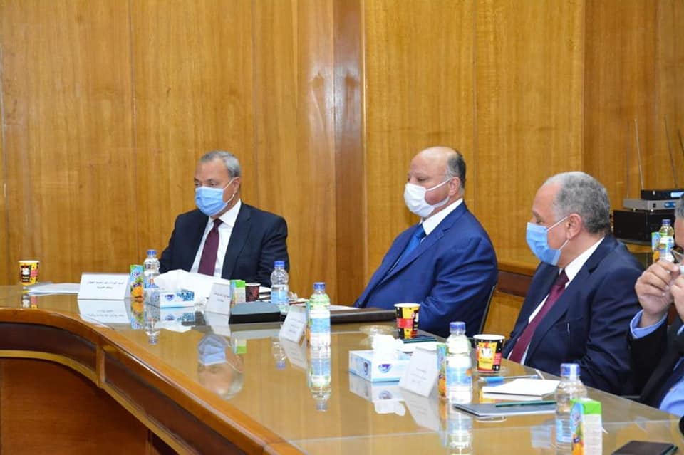 صور: وزيرا التنمية المحلية وقطاع الأعمال يناقشان مع 4 محافظين الأماكن المقترحة لمحطات شحن السيارات الكهربائية