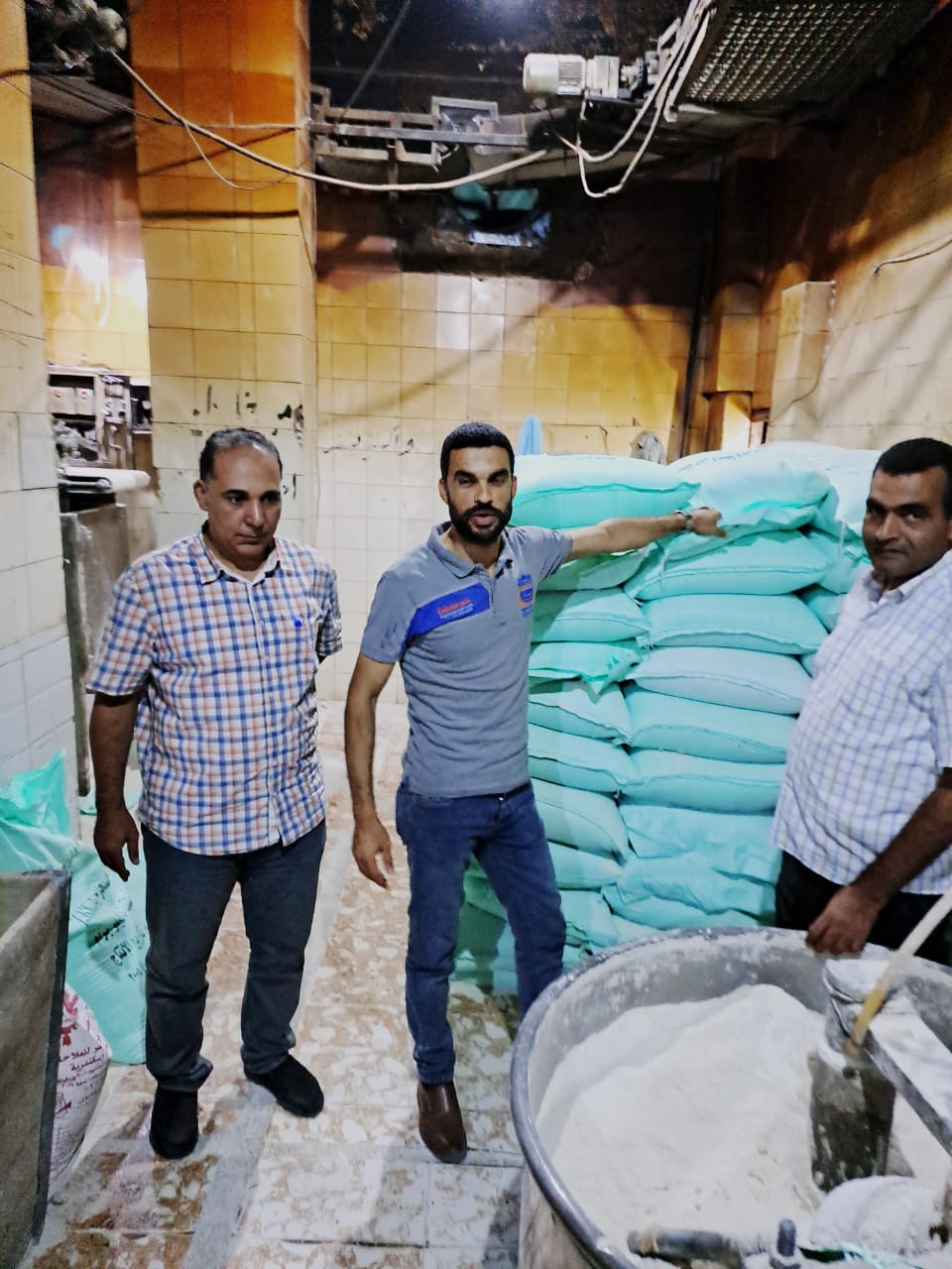 ضبط 4مخابز لتصرفهم فى71 شيكارة دقيق بلدى مدعم وتحرير 26 محضر لمخابز بلدية بالبحيرة