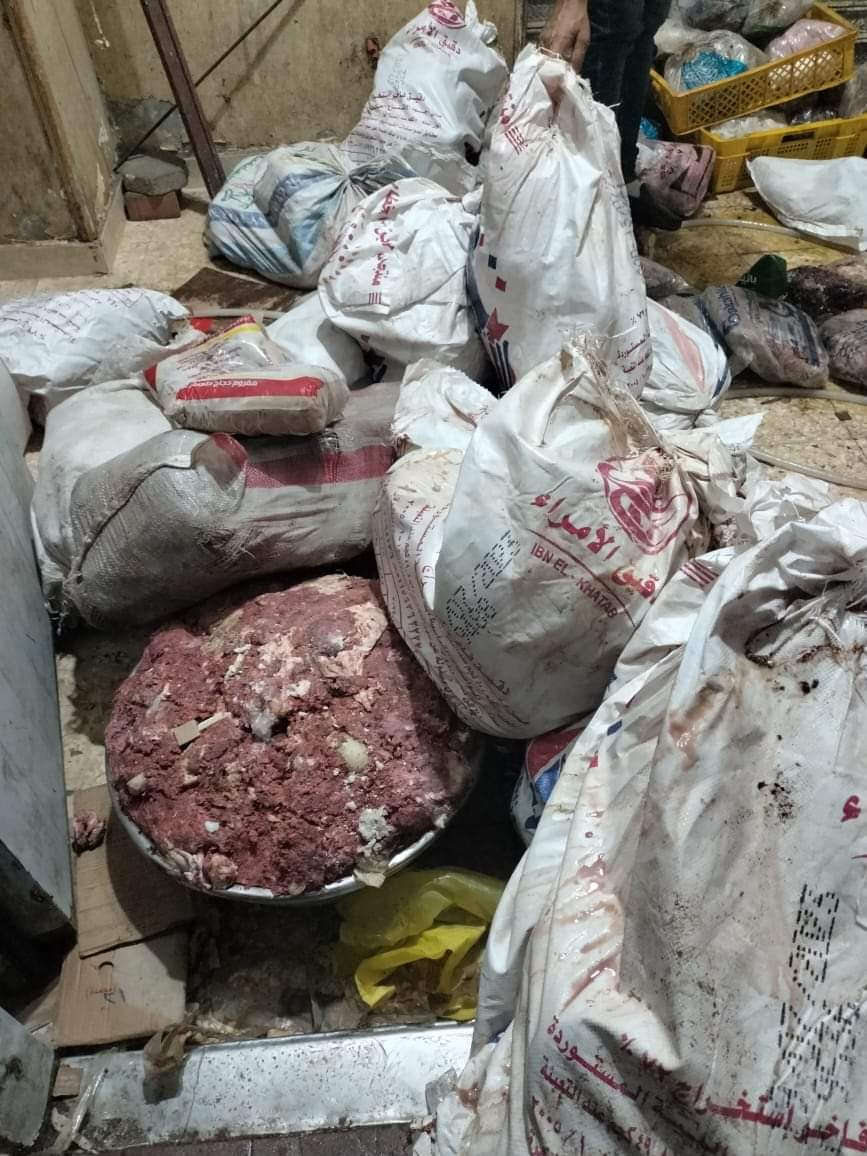 ضبط ١٢ طن مقطعات دواجن ومصنعات لحوم فاسدة بالجيزة 
