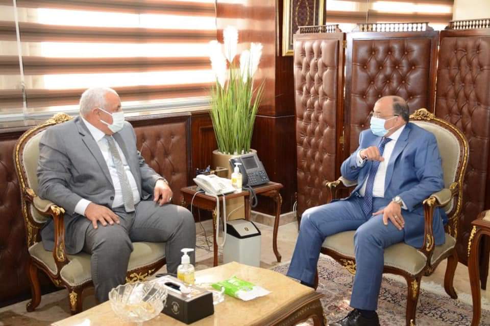 وزير التنمية المحلية يتابع مع محافظ الوادي الجديد مستجدات " مشروع الجذب السكانى " ومعدلات تنفيذ مجمع المصالح الحكومية و مشروعات " حياة كريمة"