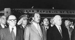 19 نوفمبر 197م.. السادات يزور إسرائيل ويلقي خطابًا أمام الكنيست..