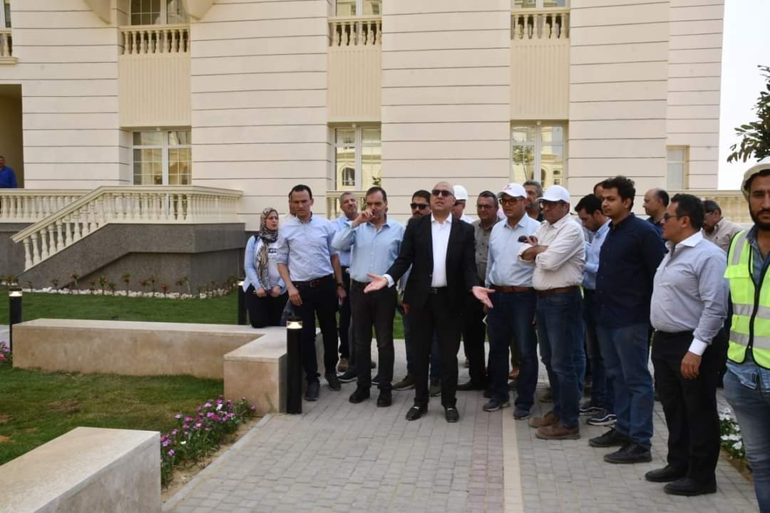 وزير الإسكان يتفقد الحى السكني الخامس"جاردن سيتي الجديدة" بالعاصمة الإدارية