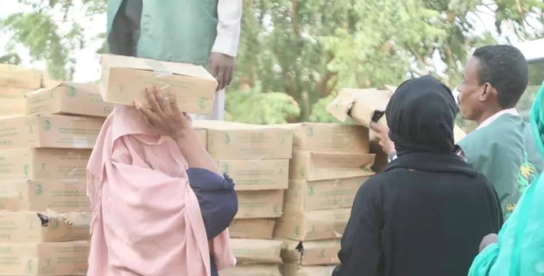 سلمان للإغاثة يوزع آلاف من كراتين التمر في ولايات جمهورية السودان