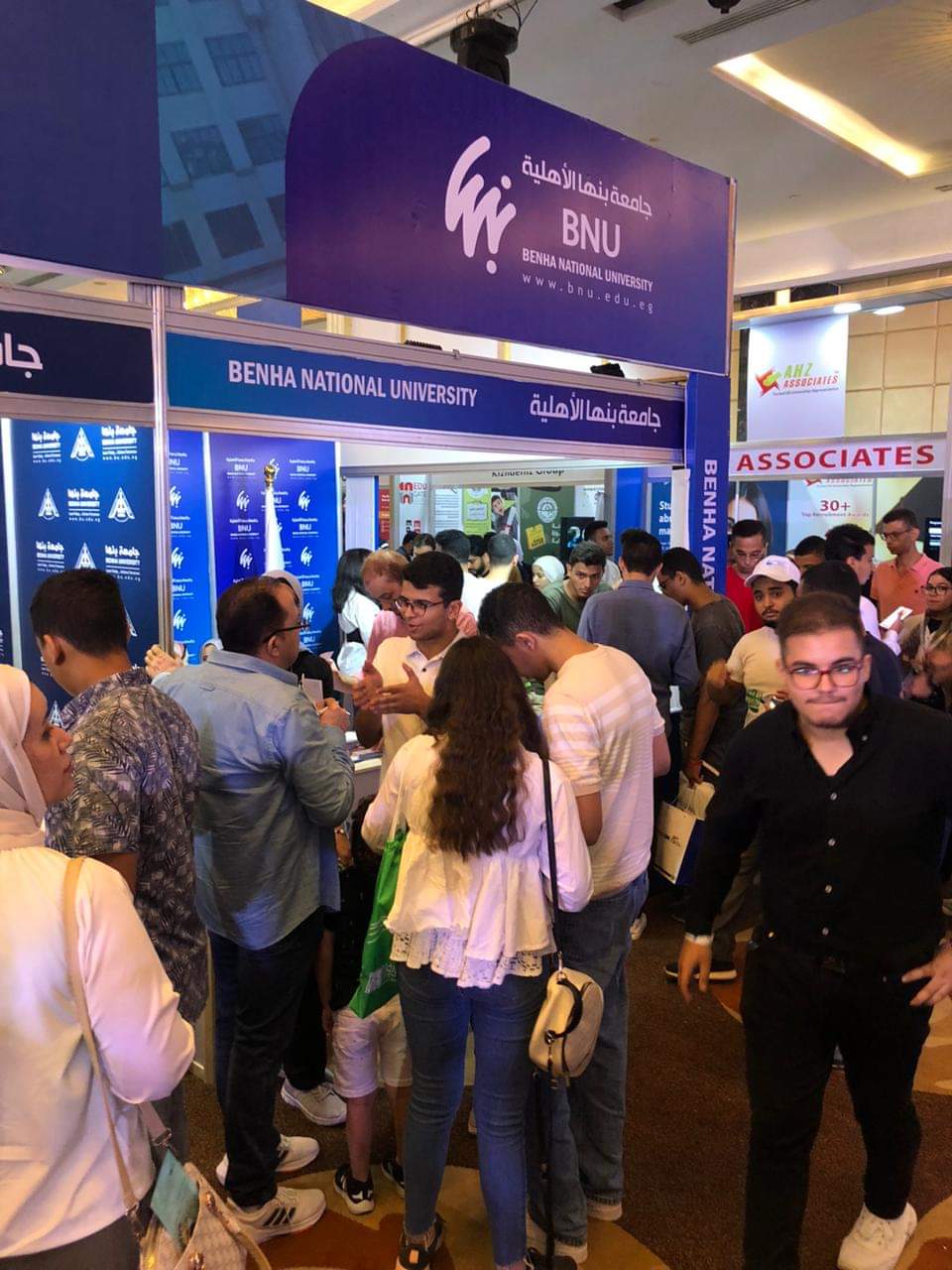 إقبال على جناح جامعة بنها الأهلية بمعرض "ايديوجيت" للتعرف على البرامج الدراسية 