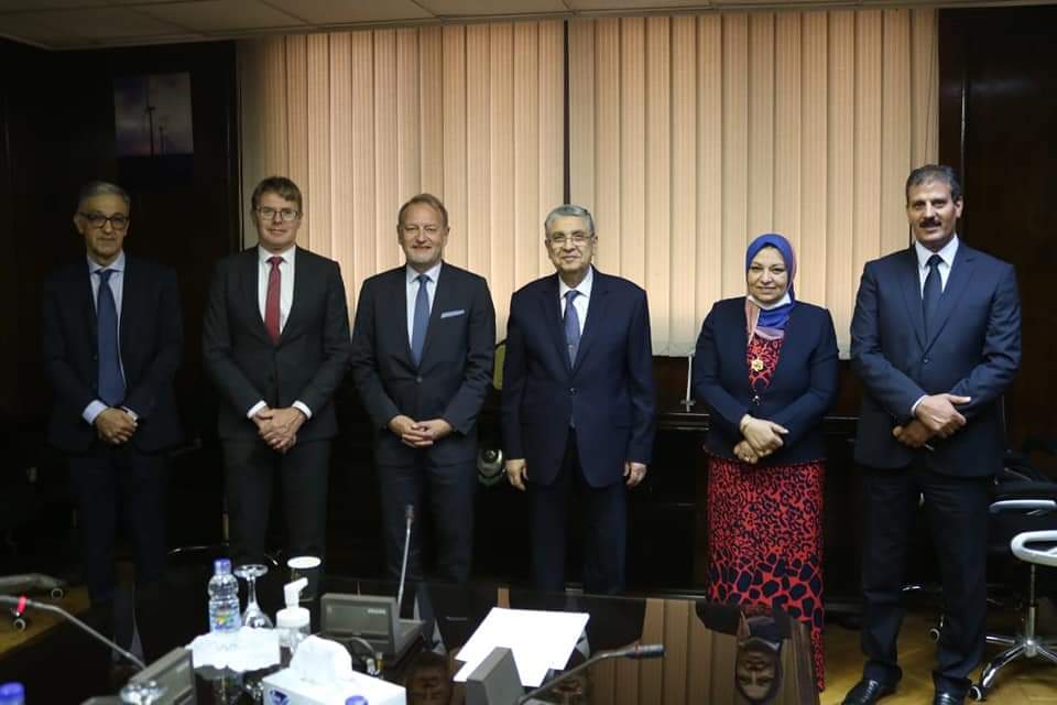 شاكر يستقبل الرئيس التنفيذى لشركة جون كوكريل البلجيكية لبحث التعاون فى مجال الهيدروجين الاخضر وتوطين صناعة أجهزة التحليل الكهربى