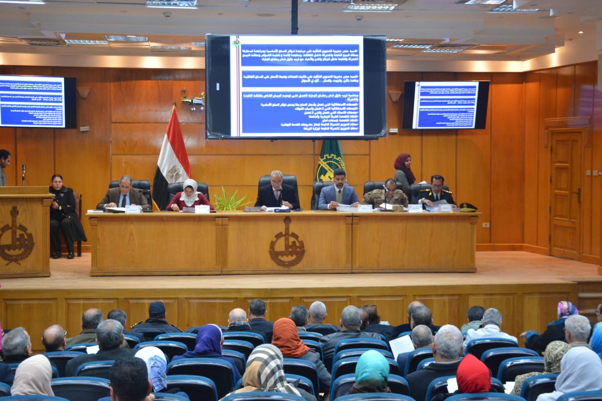 محافظ القليوبية يعقد إجتماعاً لمناقشة عدد من لمشروعات الجاري تنفيذها 