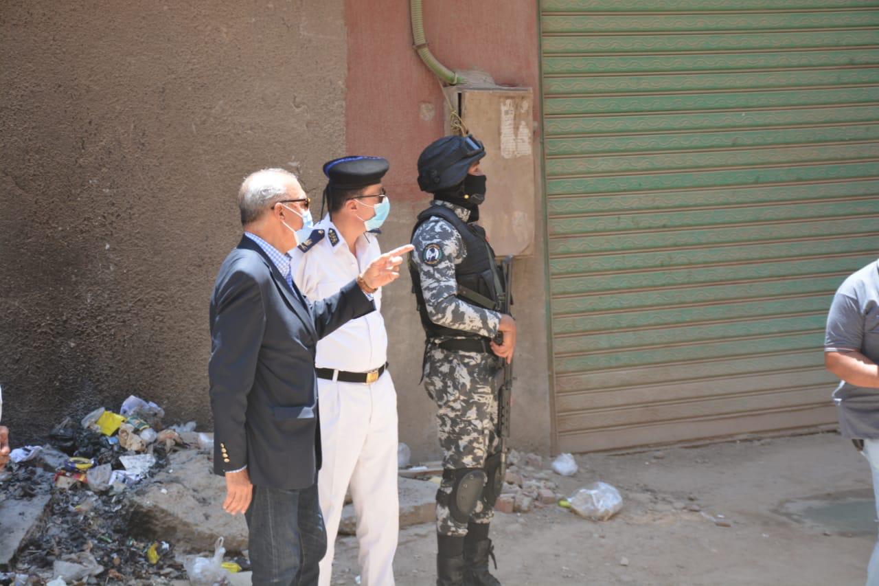 محافظ القليوبية يقود حملة مكبرة لإزالة مخالفات البناء والتعديات على الأراضي الزراعية بقرية القلج بنطاق مدينة الخانكة