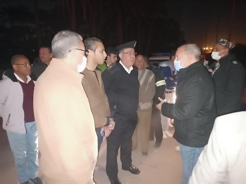 خلال جولة مسائية مفاجئة لمدينة الخانكة...محافظ القليوبية يضبط سيارتين تلقي الرتش في محيط محطة معالجة الجبل الأصفر وجاري استكمال الاجراءات القانونية