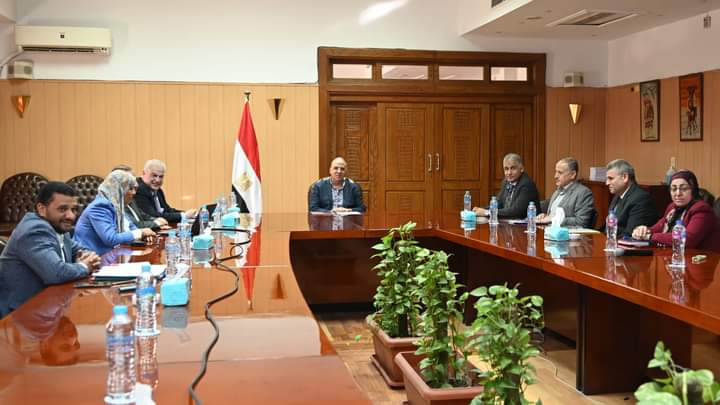 سويلم يستعرض الدليل الإرشادى لإدارة أملاك الوزارة الذى تم إعداده مؤخرا