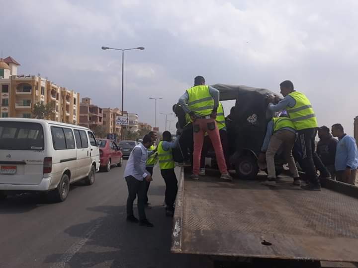 بالصور: حظر سير "التوكتوك" في ٦ أكتوبر والقضاء على العشوائيات