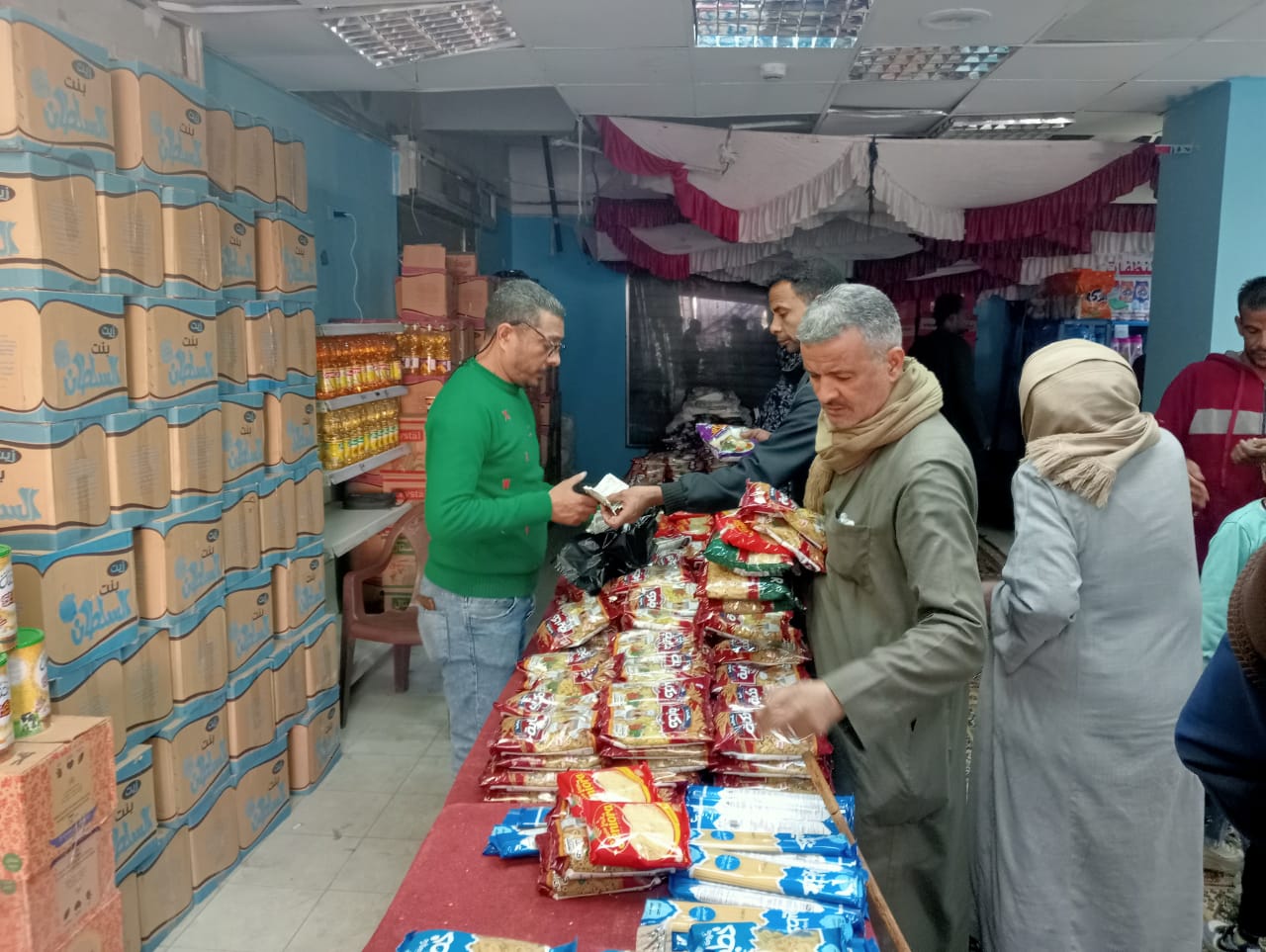 التموين: إقبال كبير على معرض أهلا رمضان بكوم أمبو والتخفيضات تصل 40%