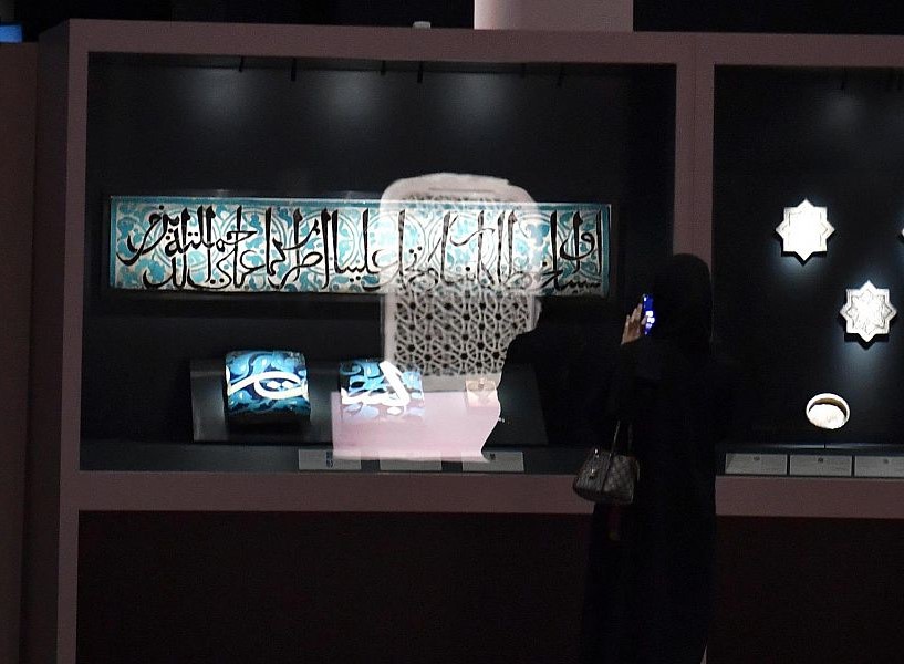 بينالي الفنون الإسلامية 2023 ينفرد بعرض مخطوطات قرآنية عمرها يزيد على 1400 عام