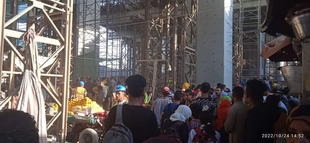 سقوط أجزاء معدنية بكوبري محطة مترو فيصل تحت الإنشاء ووقوع إصابات