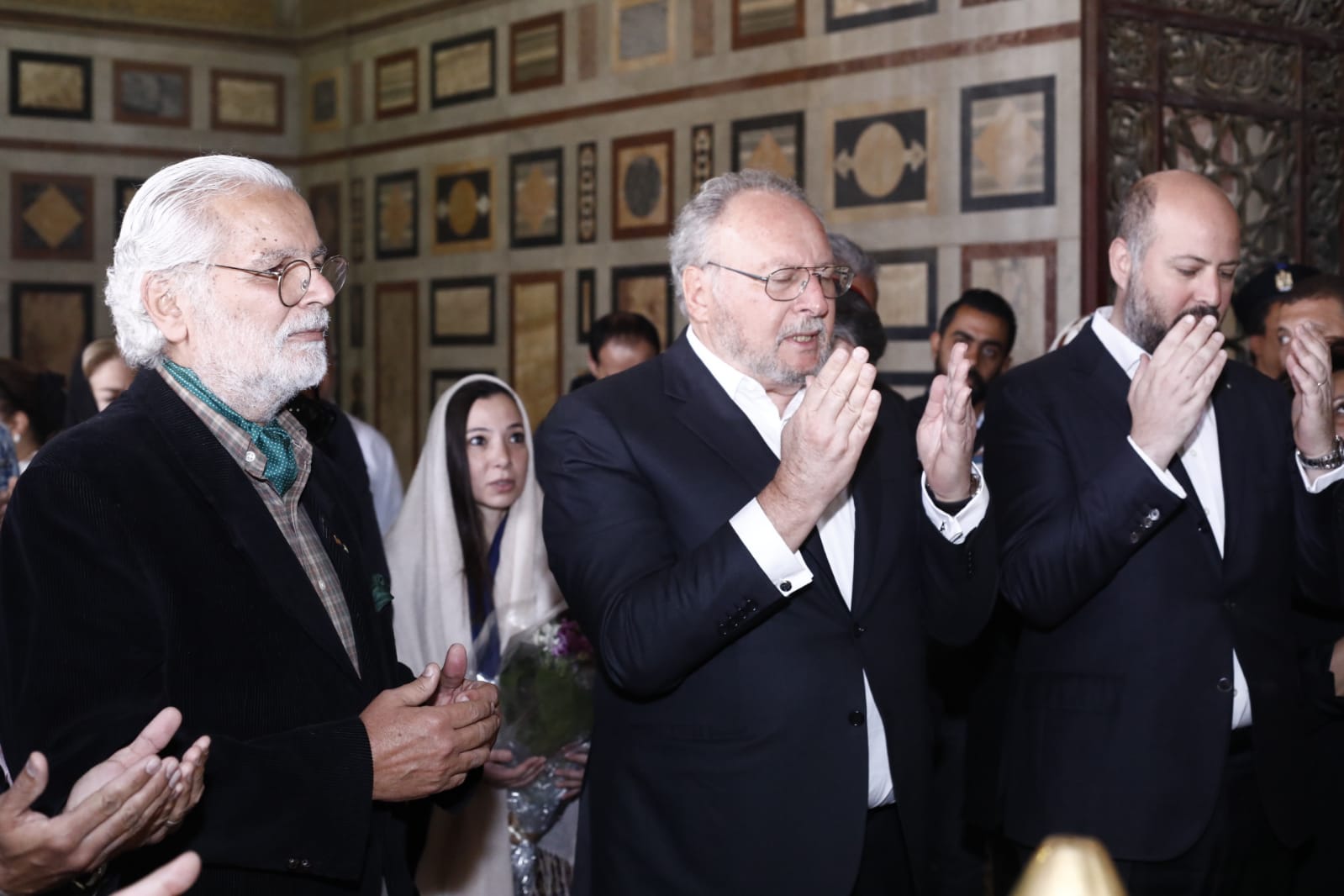 بالصور .. الملك أحمد فؤاد الثانى يزور مسجد الرفاعى وقبر والده