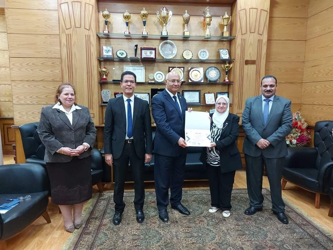 رئيس جامعة بنها يترأس اجتماع مجلس إدارة مركز القياس والتقويم