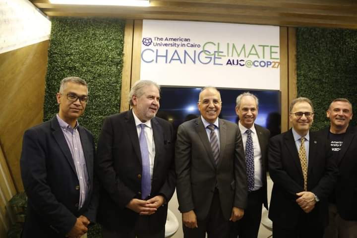 الدكتور سويلم يتفقد المنطقة الخضراء بمؤتمر المناخ