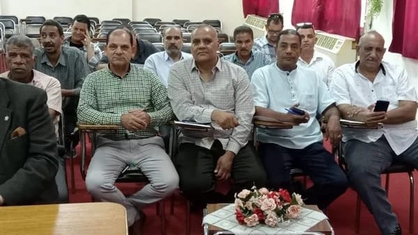 وزير التربية والتعليم يبحث استعدادات البحر الأحمر للعام الجديد عن الفيديو كنفراس