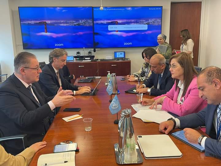 على هامش مشاركة السعيد بالمنتدى السياسي رفيع المستوى بنيويورك: نبحث سبل التعاون مع المدير الإقليمي لبرنامج الأمم المتحدة الإنمائي للدول العربية 