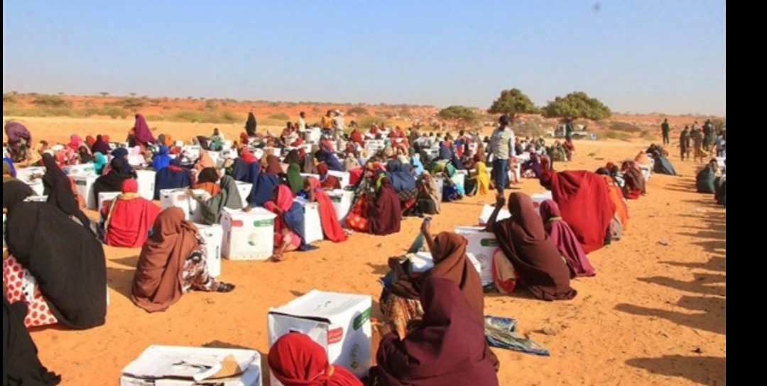 مركز الملك سلمان للإغاثة يوزع المساعدات الإيوائية ويوقع اتفاقية لتوفير الأكسجين الطبي لخفض معدل الوفيات الناتجة عن الالتهاب الرئوي بين الأطفال في الصومال