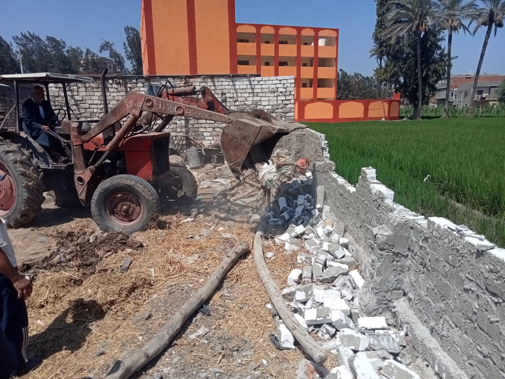 تنفيذ 8 قرارات إزالةضمن المرحلة الثالثة من الموجة 21 لإزالة التعديات بالبحيرة