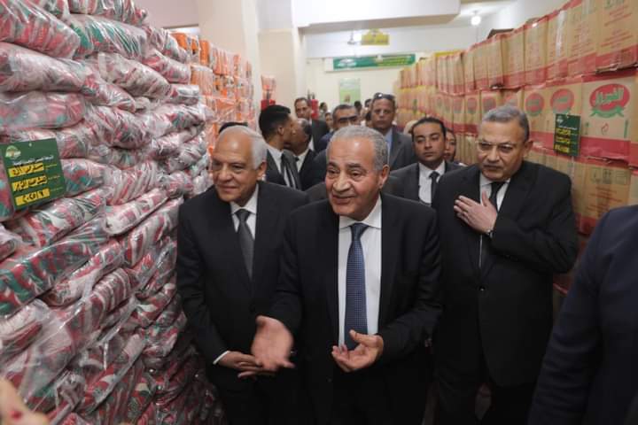وزير التموين ومحافظ الجيزة يتفقدان عدداً من المراكز التموينية وسلاسل الجملة والمخابز