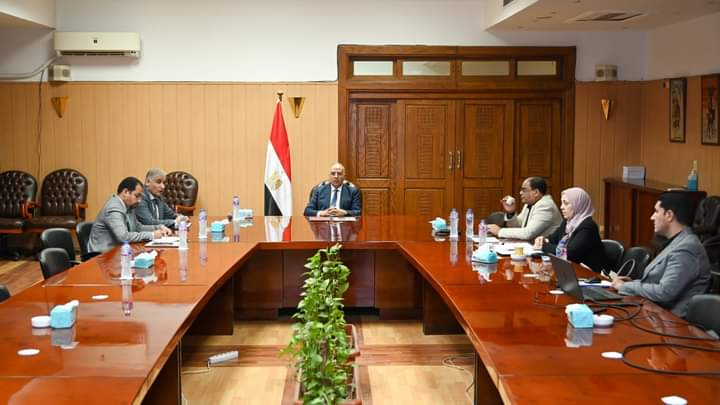 سويلم يتابع موقف المشروعات المائية ، وتدبير الأراضى لتنفيذ مشروعات خدمية بمراكز المبادرة الرئاسية "حياة كريمة"