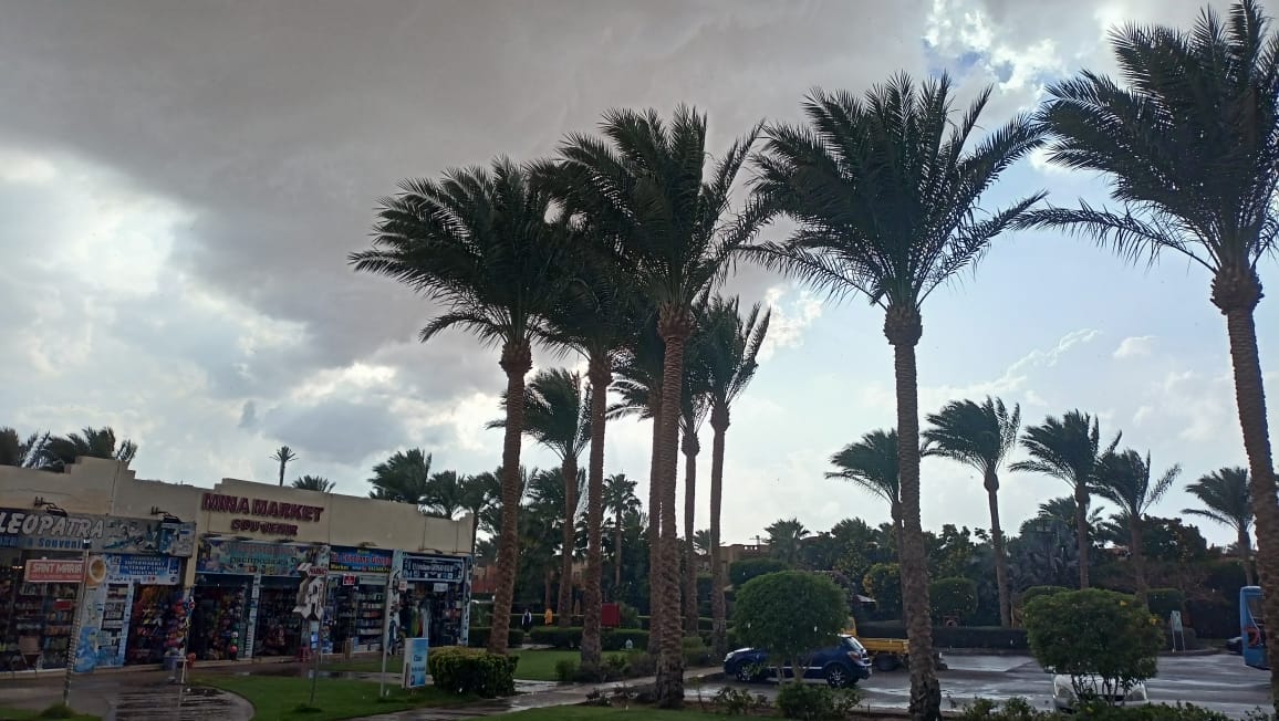 ثلوج على سفاجا وأمطار رعدية غزيرة على الغردقة