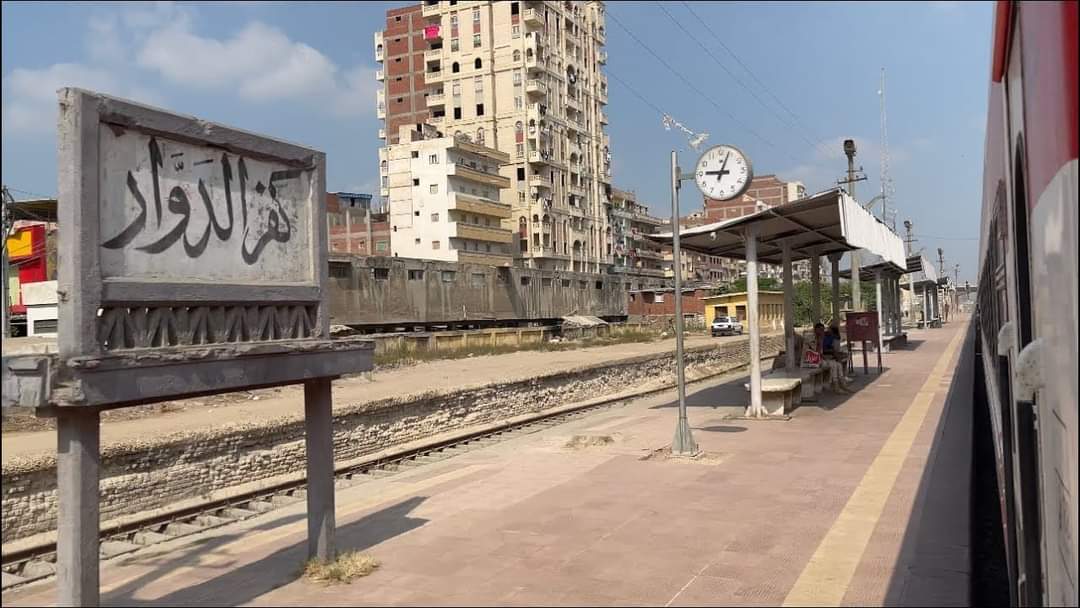 مصـ.ـرع مواطن تحت عجلات قطار ركاب في البحيرة