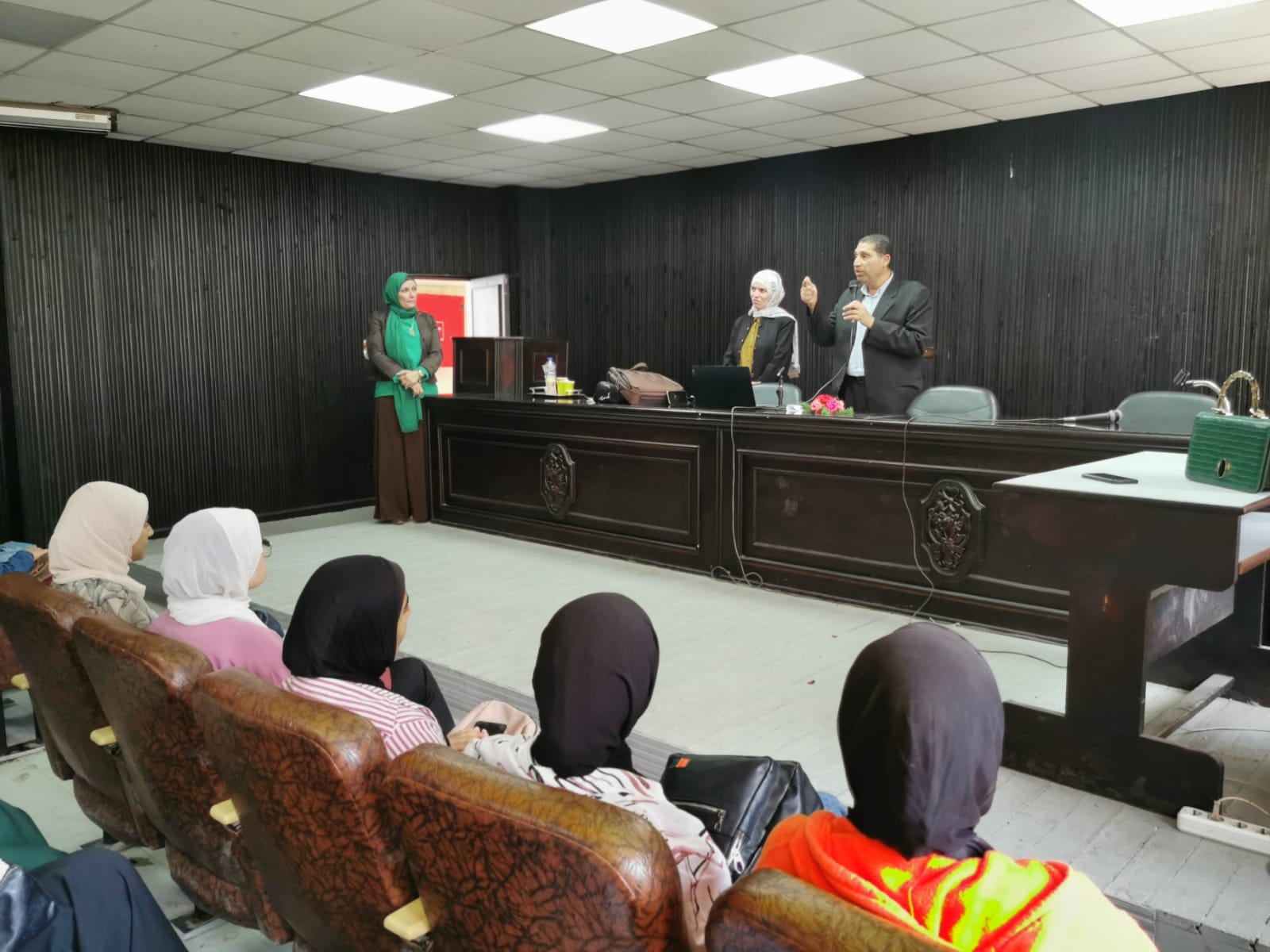 "الادمان السلوكى لمواقع التواصل الاجتماعي ندوة تثقيفية بجامعة بنها