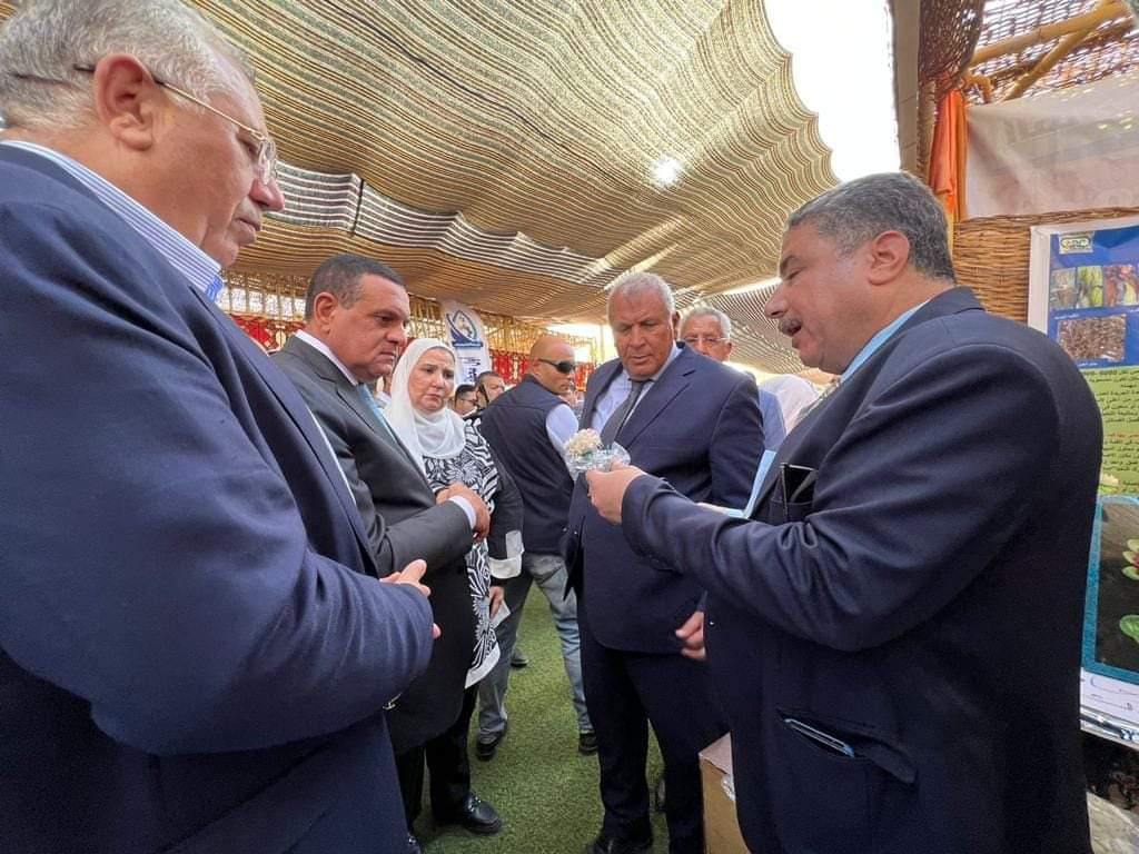 وزير الزراعة يشارك وزيرا التضامن والتنمية المحلية ومحافظ الوادى الجديد في افتتاح المهرجان الثاني للتمور بالوادى الجديد