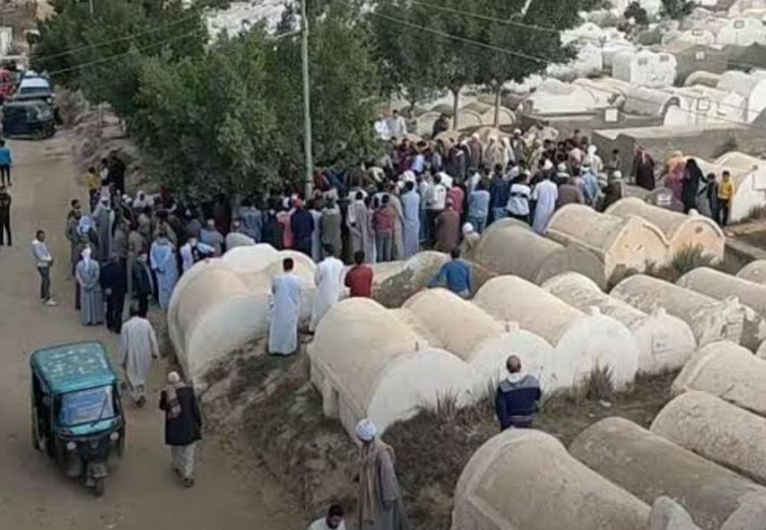 مصرع وإصابة 5 عمال إثر إنهيار بيارة صرف صحي بكفر الدوار 