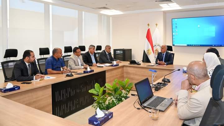 سويلم يتابع خطة الوزارة للتعامل مع نواتج تطهيرات الترع والاستفادة منها في تأهيل الترع