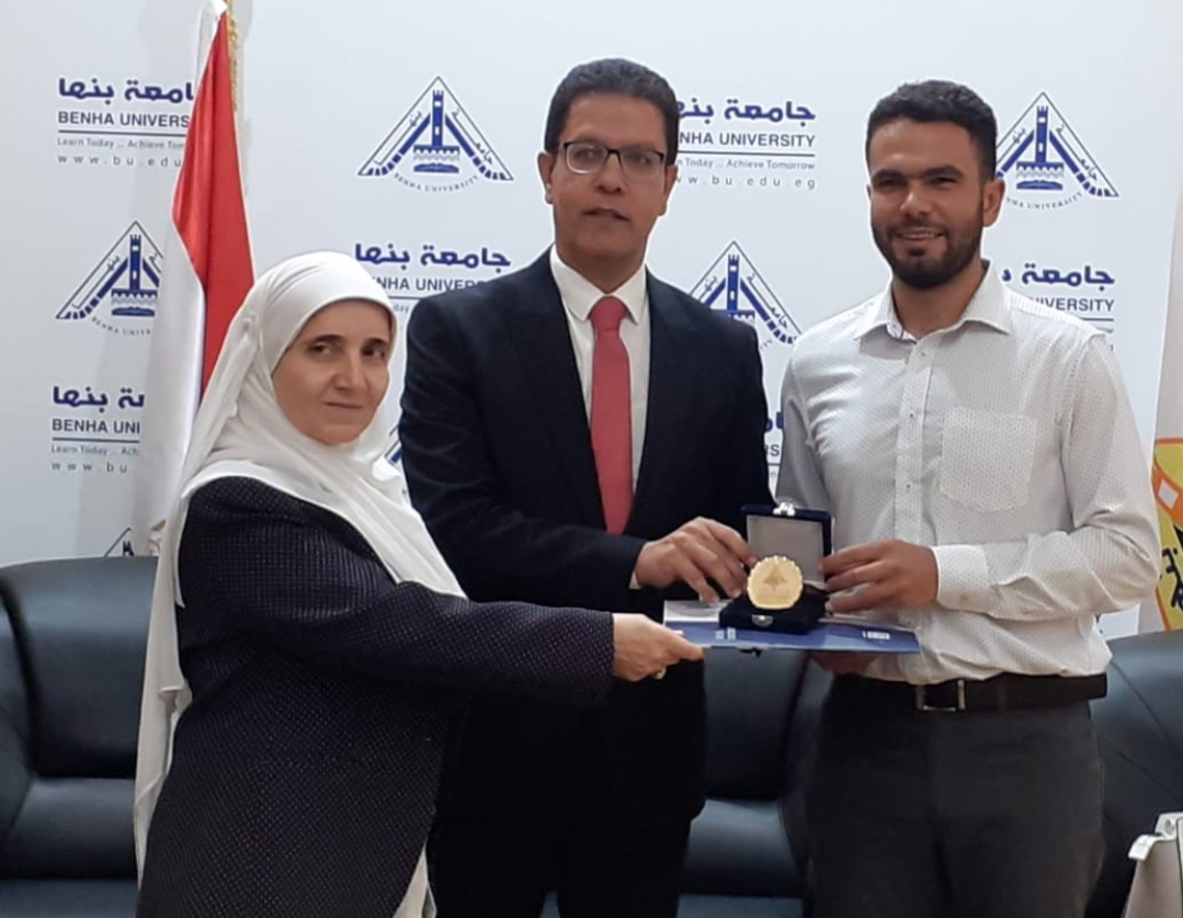 لتميزه علمياً: جامعة بنها تكرم باحث اكتشاف الديناصور