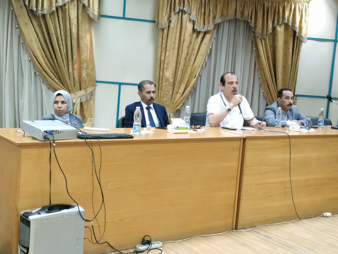 خلال إجتماع موسع.. مساعد وزير الصحة للطب الوقائي يستعرض ملاحظات وقائية بسوهاج 