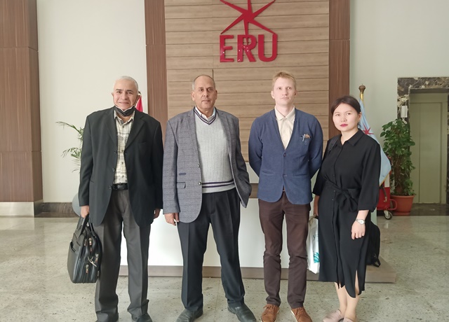 بالصور... زيارة وفد جامعة أورال لهندسة الجامعة المصرية الروسية.