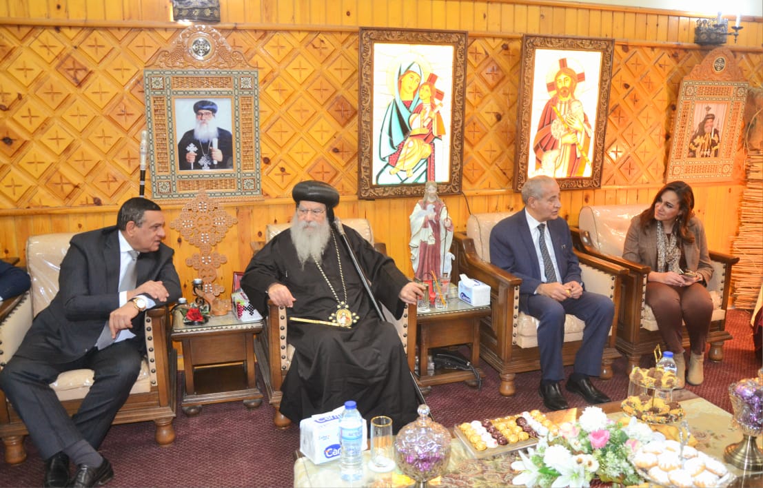 آمنةوالمصيلحى وبلبع يهنئون الأنبا باخوميوس مطران البحيرة بعيد الميلاد المجيد