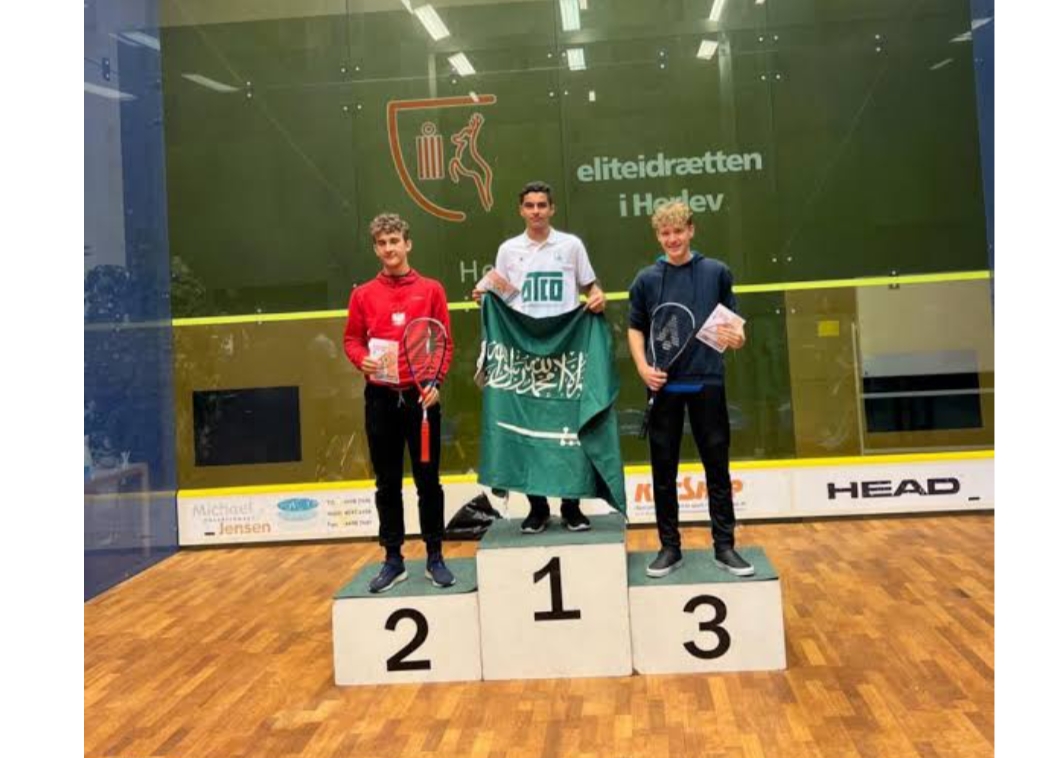 لاعب المنتخب السعودي محمد آل نصفان يحقق لقب البطولة العربية الدولية للإسكواش في مصر