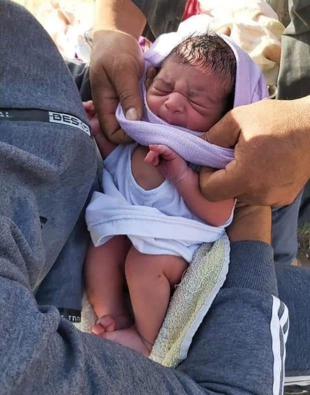 العثور على طفل رضيع ملفوف بملاية بحمام مسجد الكوثر بالغردقة