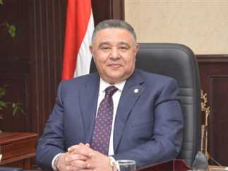 محافظ البحر الأحمر يوجه بالتحقق المستمر من جاهزية المستشفيات وكيفية التعامل مع المرضى